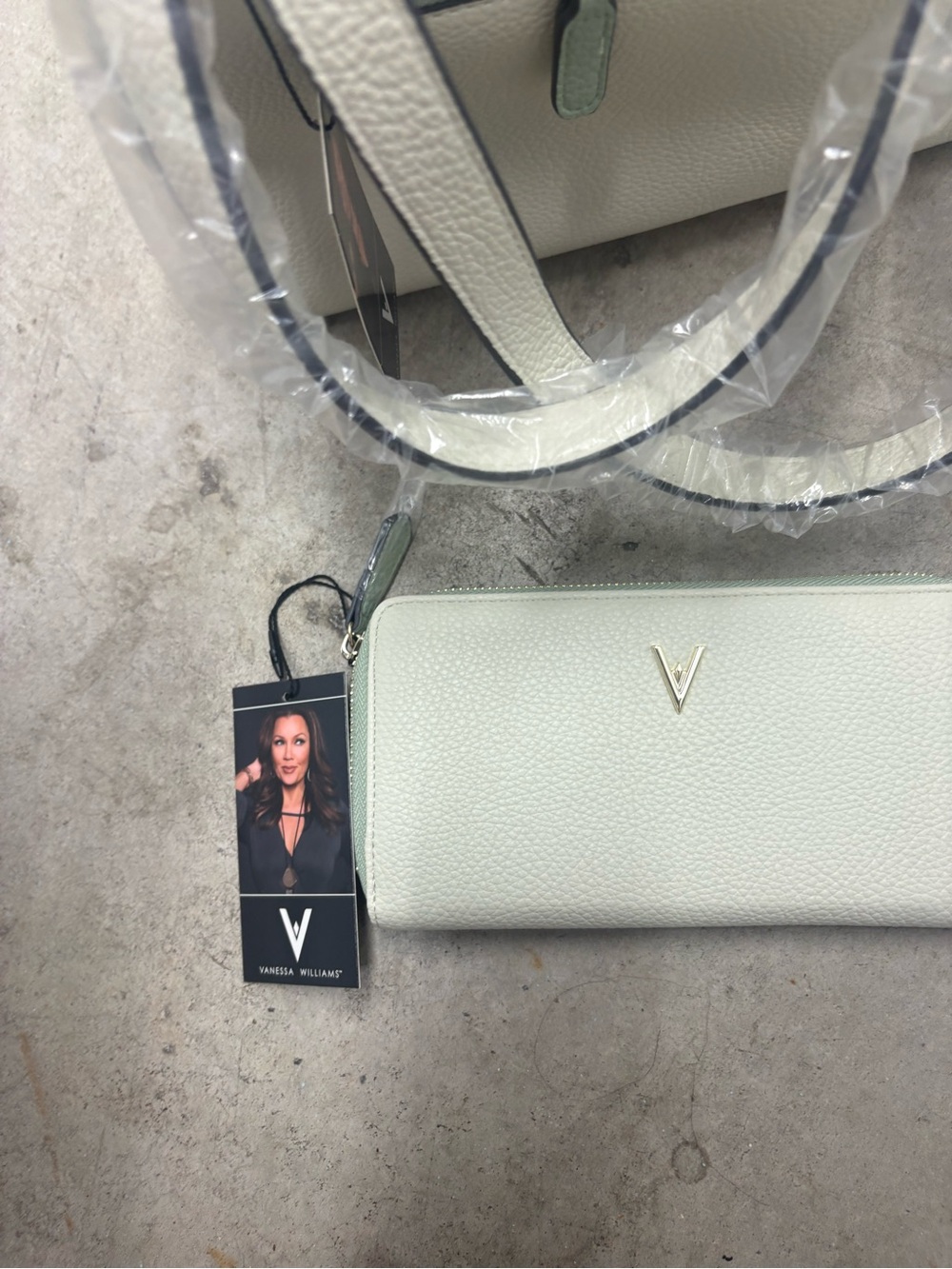Valerie Williams White Zip-Around Wallet, Solid Pattern, Logo & Zipper Accents